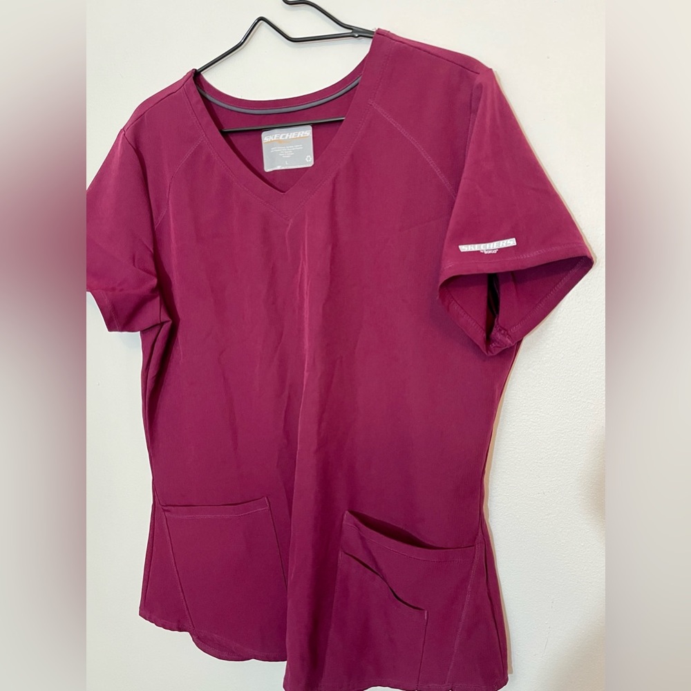 Sketchers Scrub Top 
Brand new and never been worn 
women’s size large scrub top